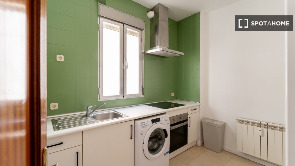 Double room Madrid, 3 beds — photo 8