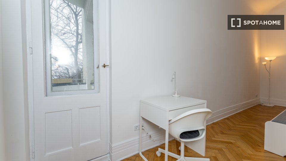 Double room Berlin, 6 beds, 108m² — photo 17