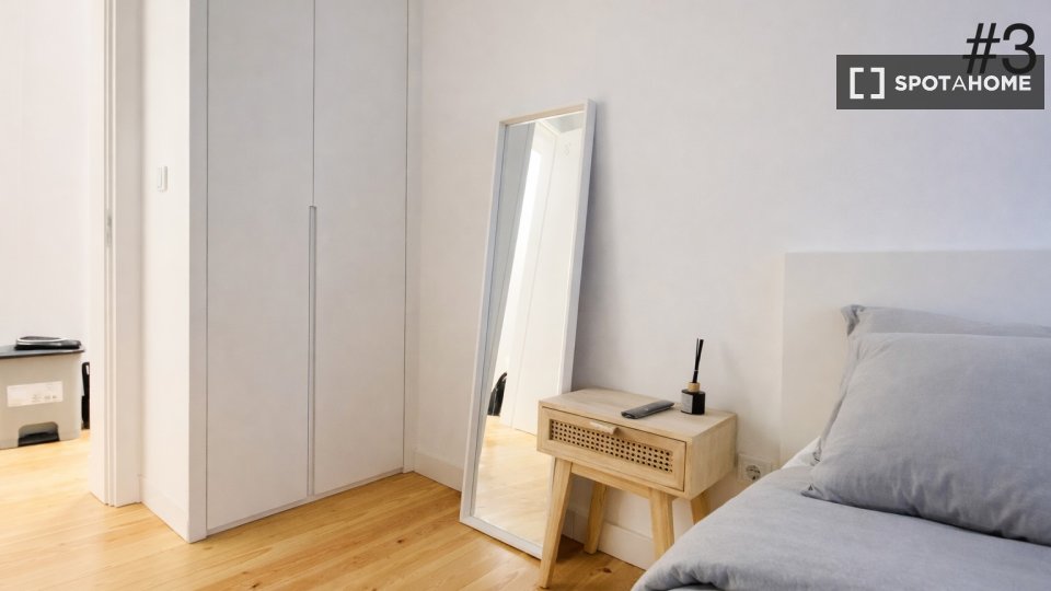 Double room Lisbon, 6 beds, 140m² — photo 32