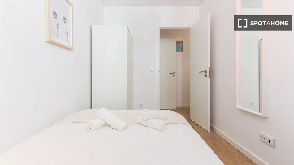 Double room Lisbon, 4 beds — photo 17