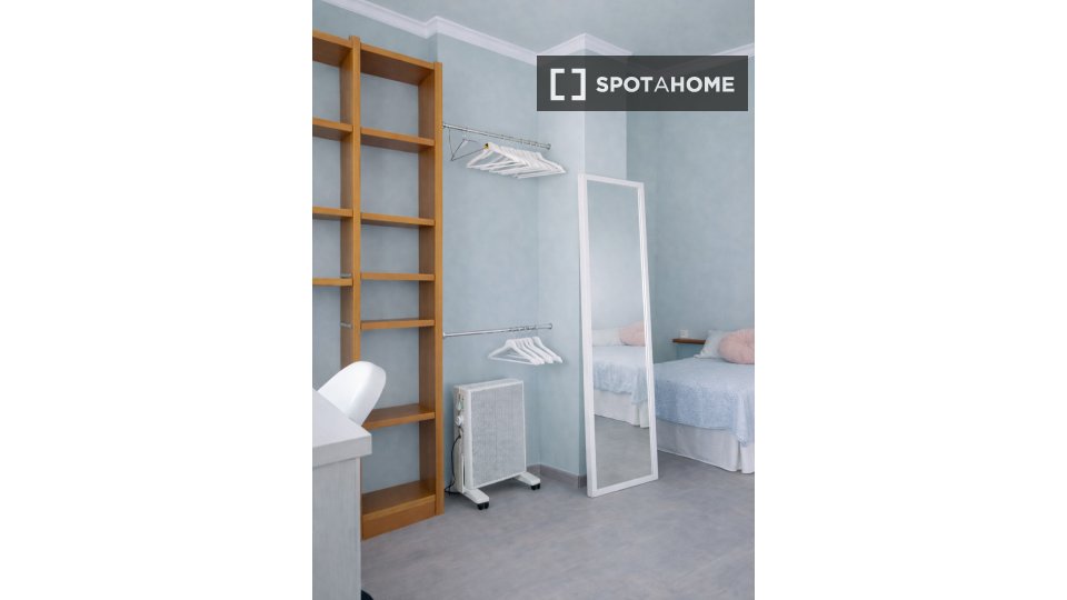 Double room Valencia, 3 beds, 160m² — photo 2