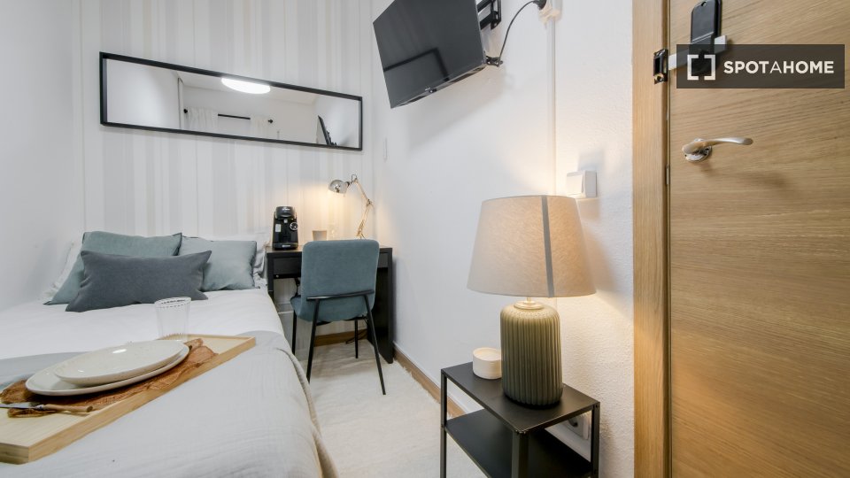 Double room Madrid, 6 beds — photo 4