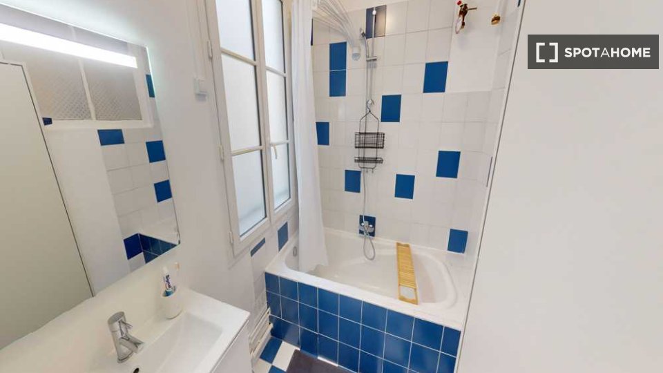 Double room Paris, 3 beds, 80m² — photo 9