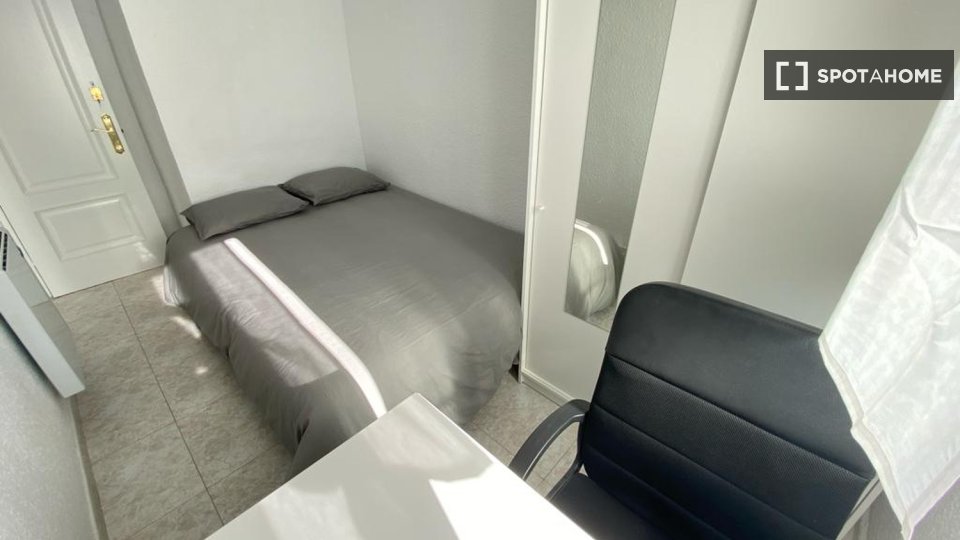 Double room Madrid, 4 beds — photo 8