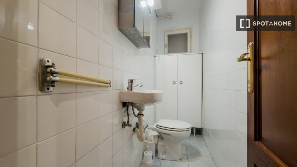 Apartment Barcelona, 4 beds, 80m² — photo 4
