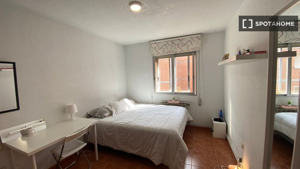 Double room Madrid, 4 beds — photo 55