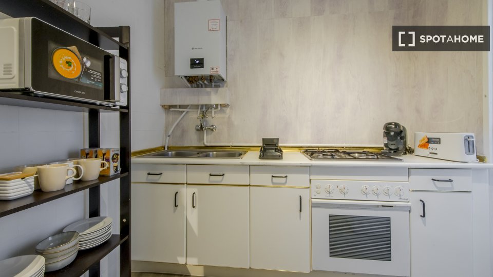 Double room Madrid, 4 beds, 120m² — photo 12