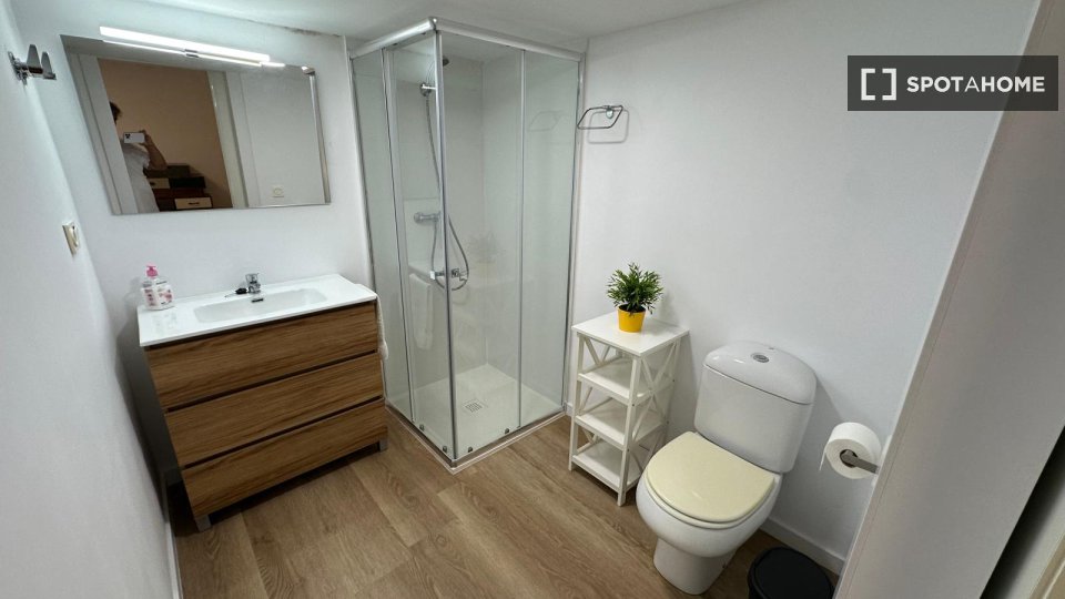 Double room Malaga, 9 beds, 25m² — photo 4