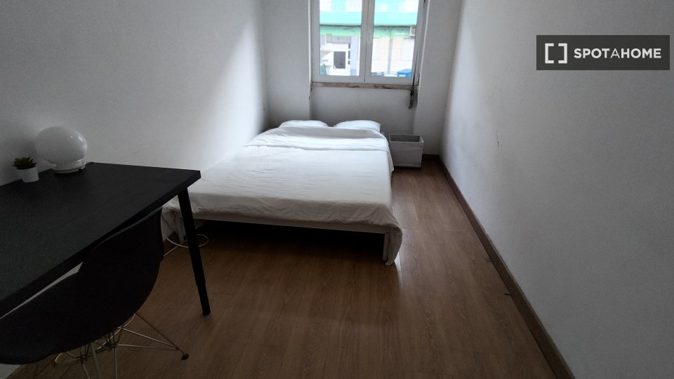Double room Lisbon, 3 beds, 60m² — photo 30
