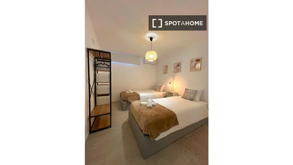 Double room Porto, 3 beds, 85m² — photo 32