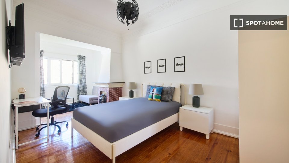 Double room Lisbon, 6 beds — photo 82
