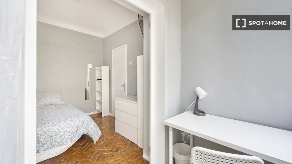 Double room Lisbon, 6 beds — photo 19