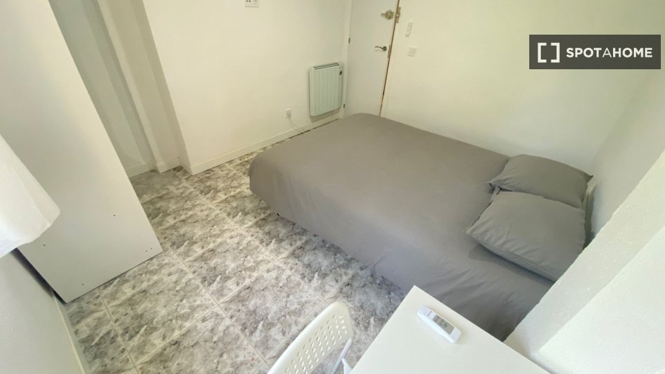 Double room Madrid, 5 beds — photo 13