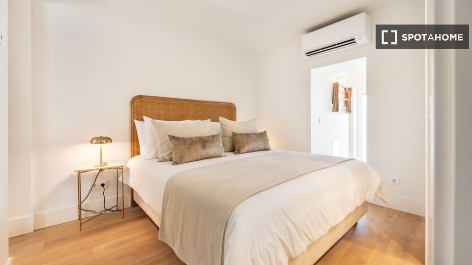 Apartment Lisbon, 1 bed — photo 15