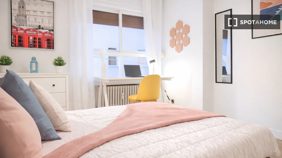 Double room Madrid, 7 beds — photo 32