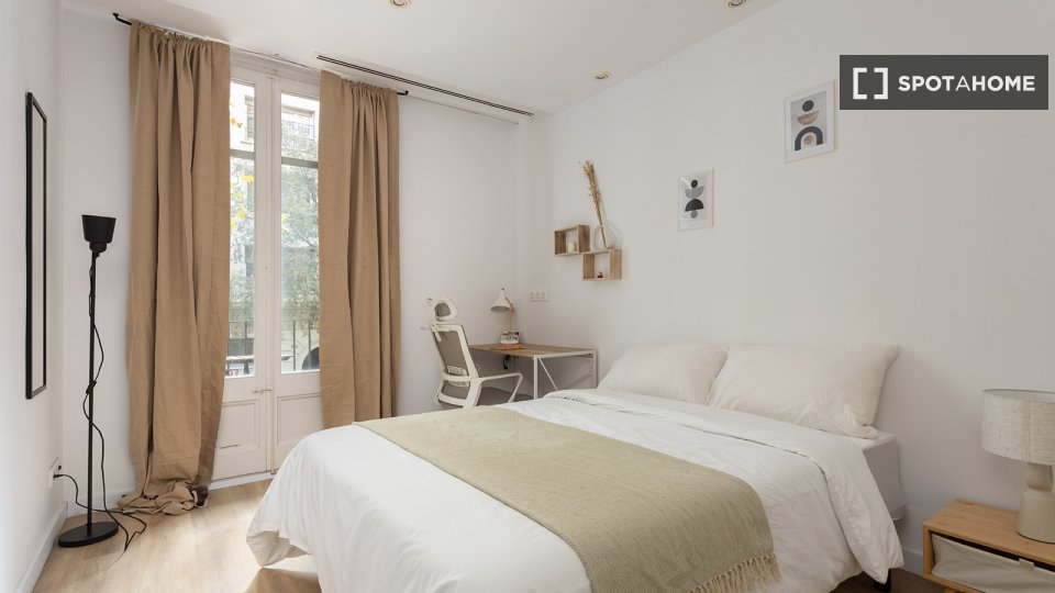 Double room Barcelona, 6 beds, 130m² — photo 6