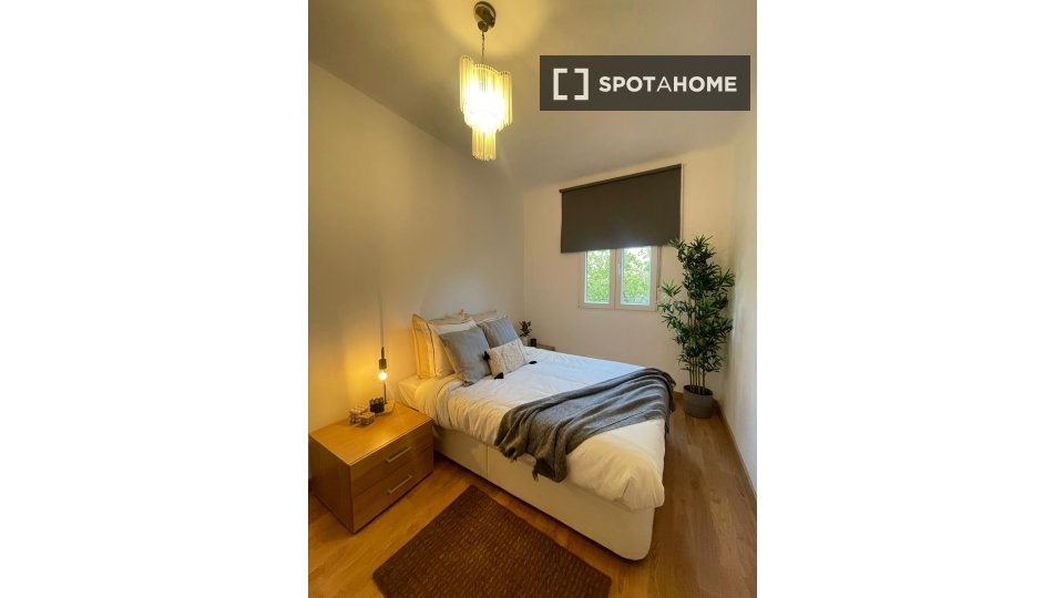 Double room Madrid, 3 beds — photo 18