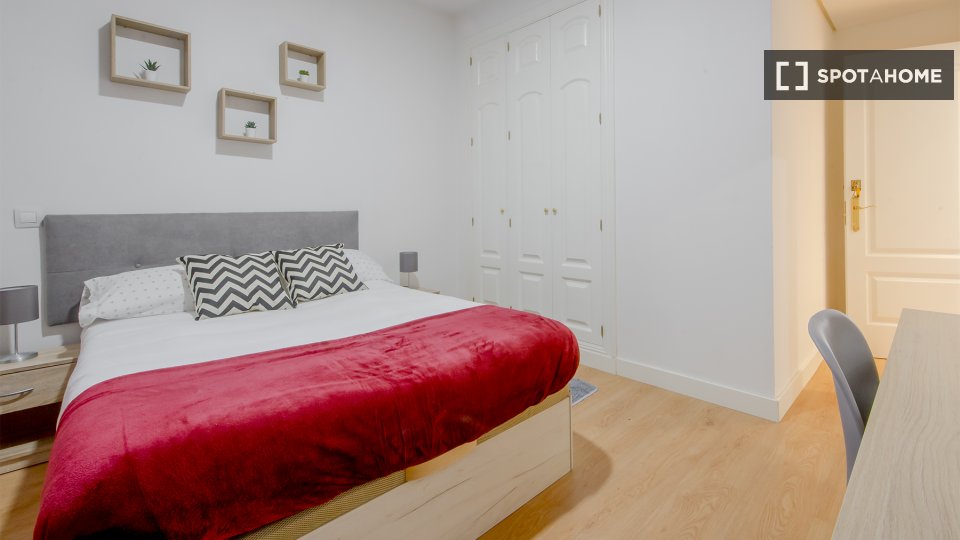 Double room Madrid, 8 beds, 200m² — photo 18