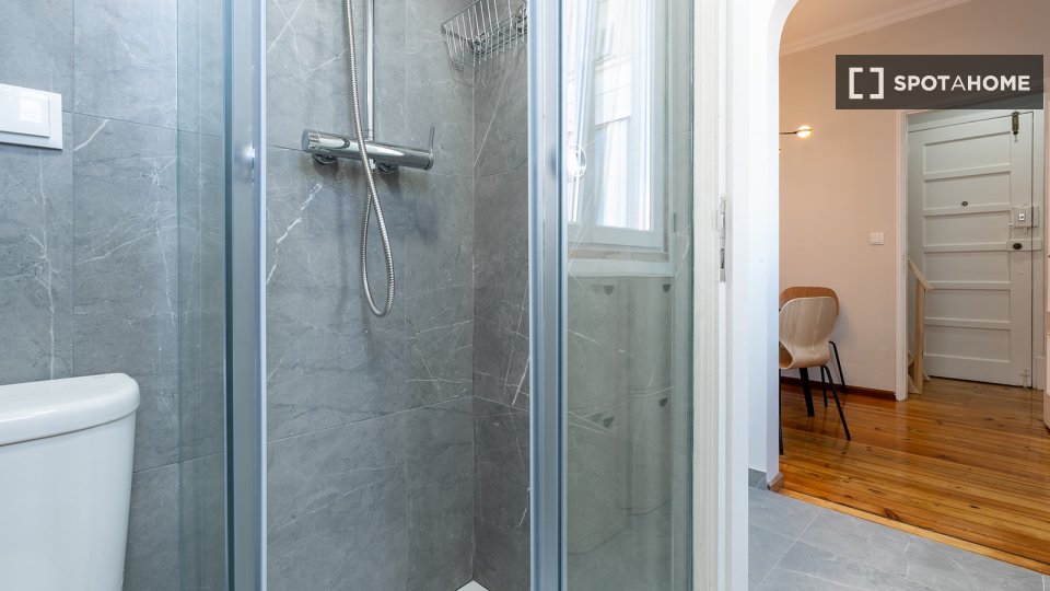 Double room Lisbon, 8 beds — photo 35