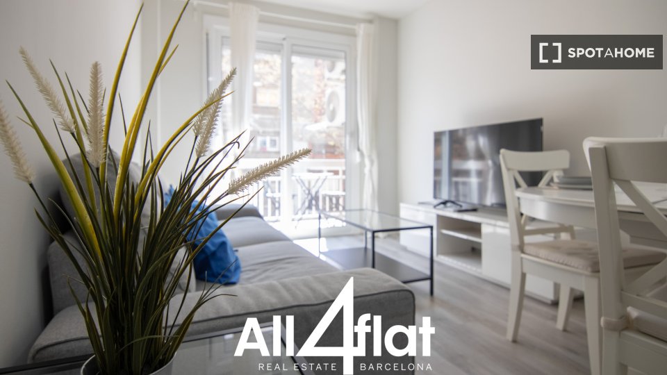 Apartment Barcelona, 4 beds, 73m² — photo 3