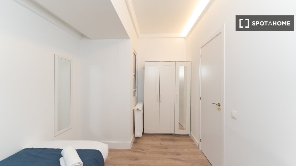 Double room Madrid, 5 beds — photo 17