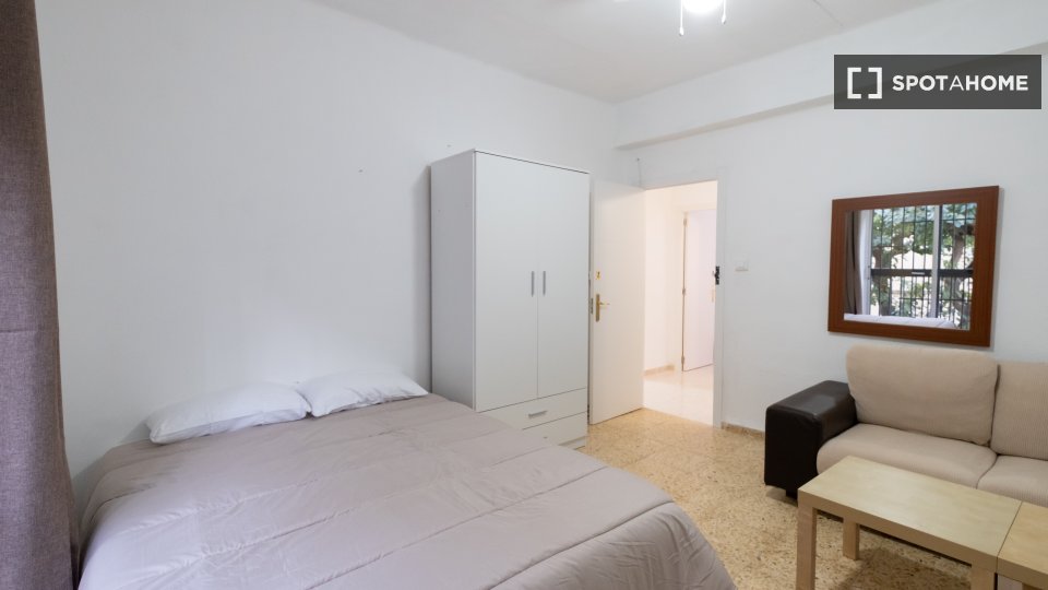 Double room Valencia, 4 beds, 94m² — photo 8