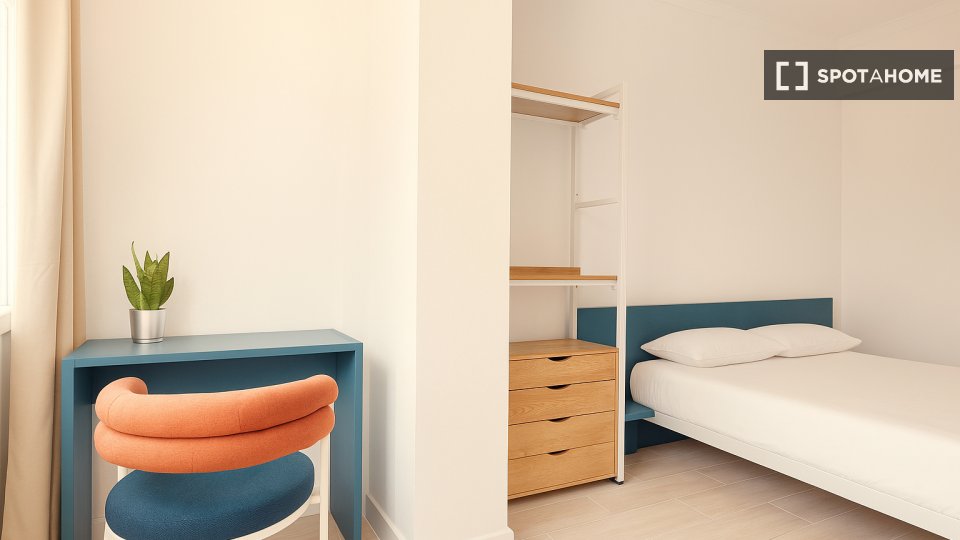 Double room Lisbon, 5 beds — photo 24