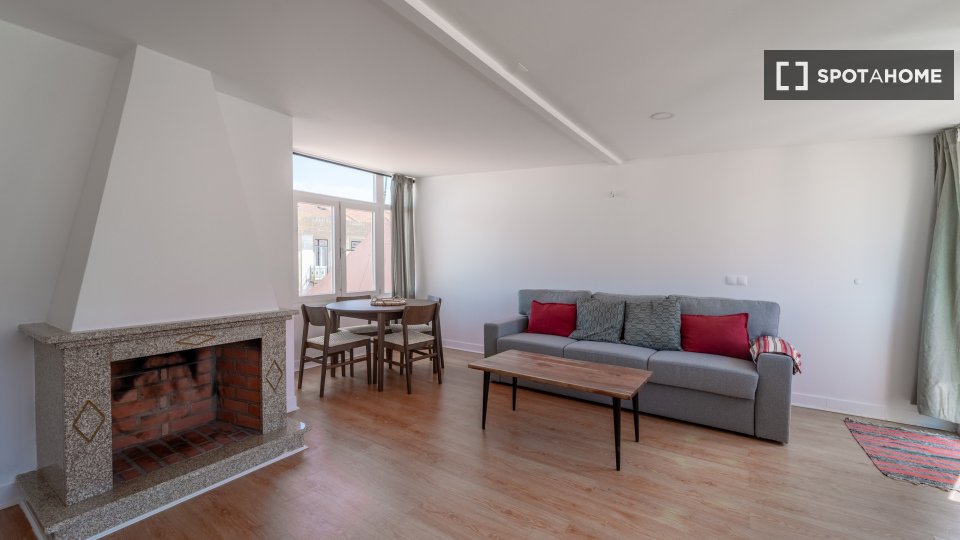 Apartment Lisbon, 2 beds, 97m² — photo 17