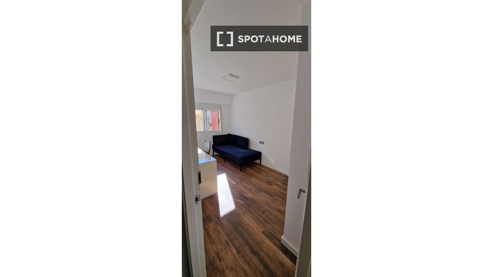 Double room Valencia, 3 beds — photo 21