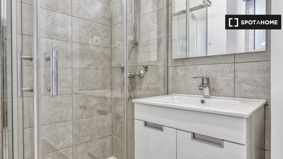 Double room Lisbon, 3 beds, 140m² — photo 5