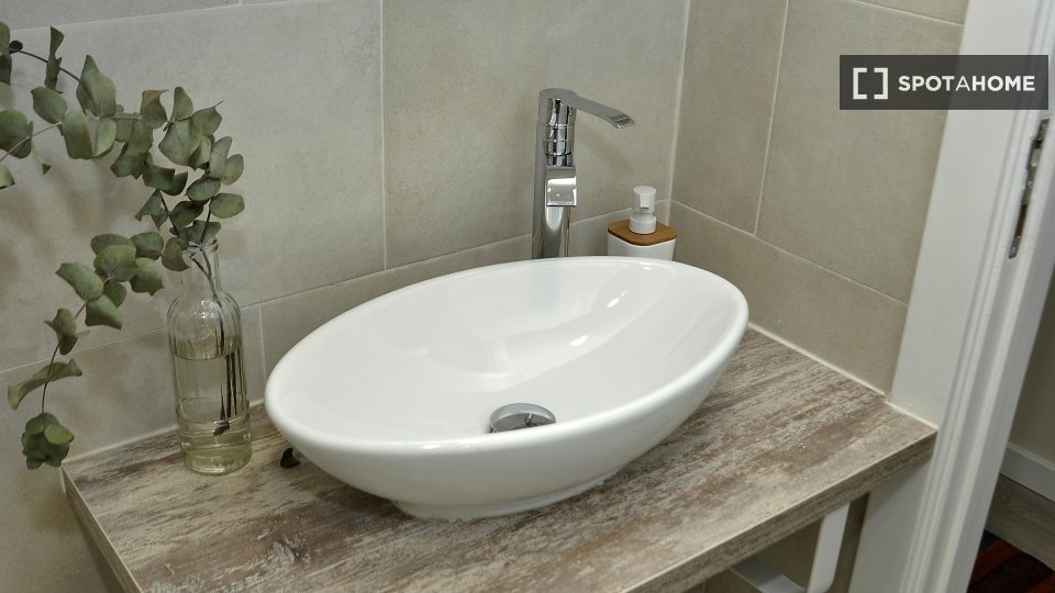 Apartment Lisbon, 2 beds, 90m² — photo 3