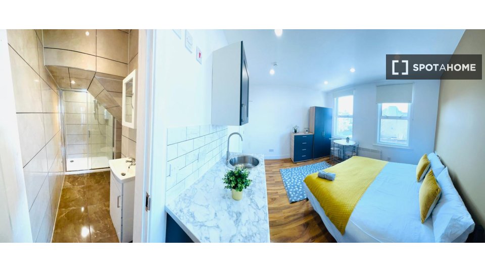 Studio apartment for rent in Waltham Cross, London (ref 962784