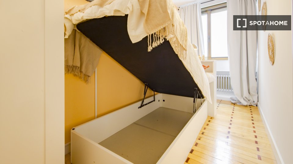 Double room Madrid, 7 beds, 135m² — photo 3
