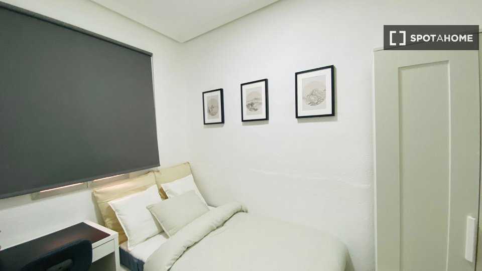 Double room Madrid, 4 beds — photo 13