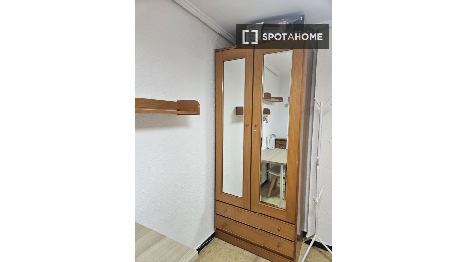 Double room Zaragoza, 4 beds, 92m² — photo 12
