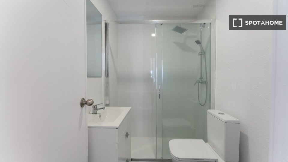 Double room Madrid, 6 beds — photo 9