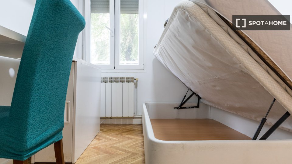 Double room Madrid, 5 beds — photo 5