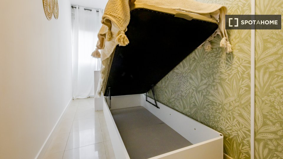 Double room Madrid, 7 beds, 113m² — photo 13