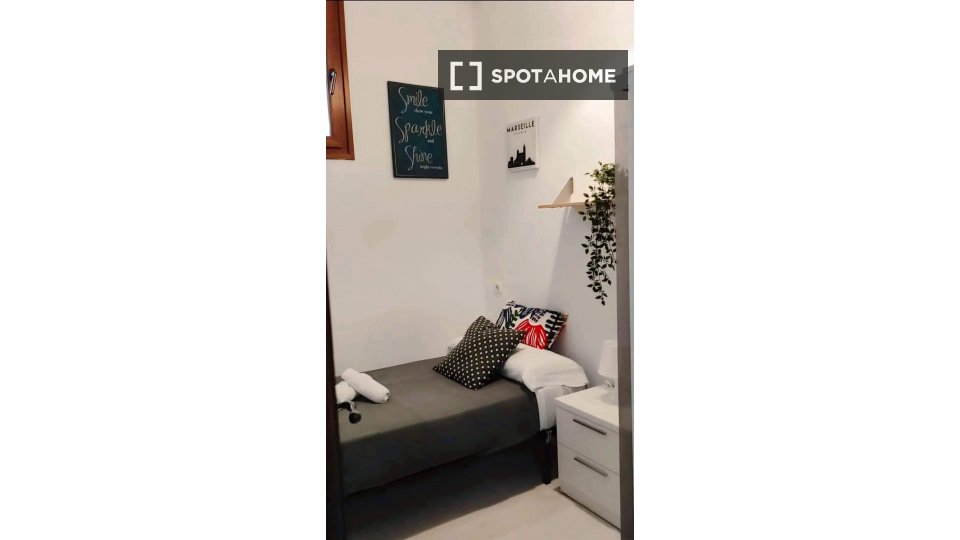 Double room Cadiz, 3 beds — photo 4