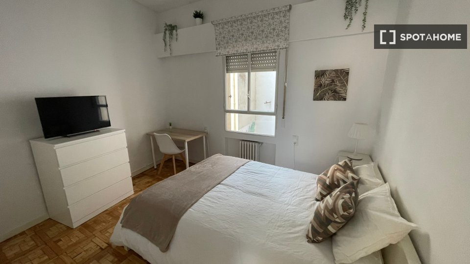 Double room Madrid, 4 beds, 100m² — photo 9