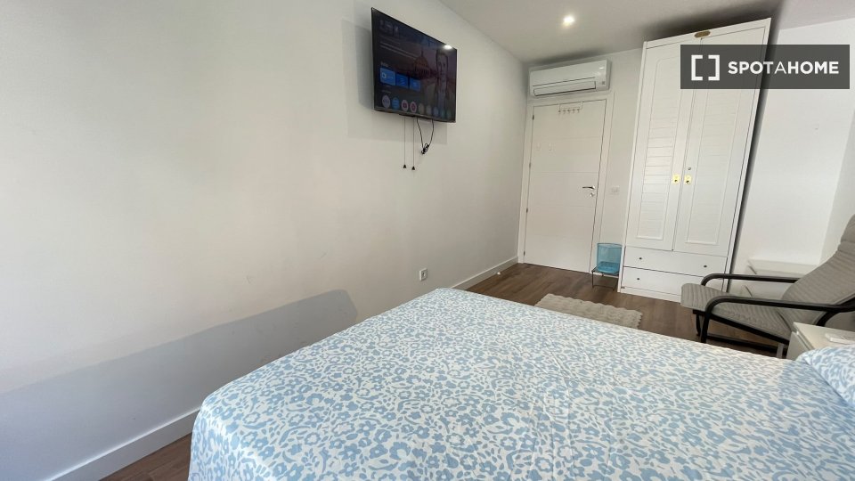 Double room Madrid, 6 beds — photo 17