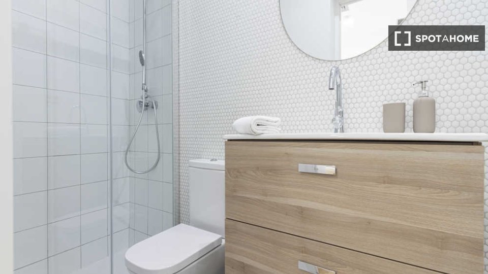 Double room Madrid, 41 beds, 1620m² — photo 32
