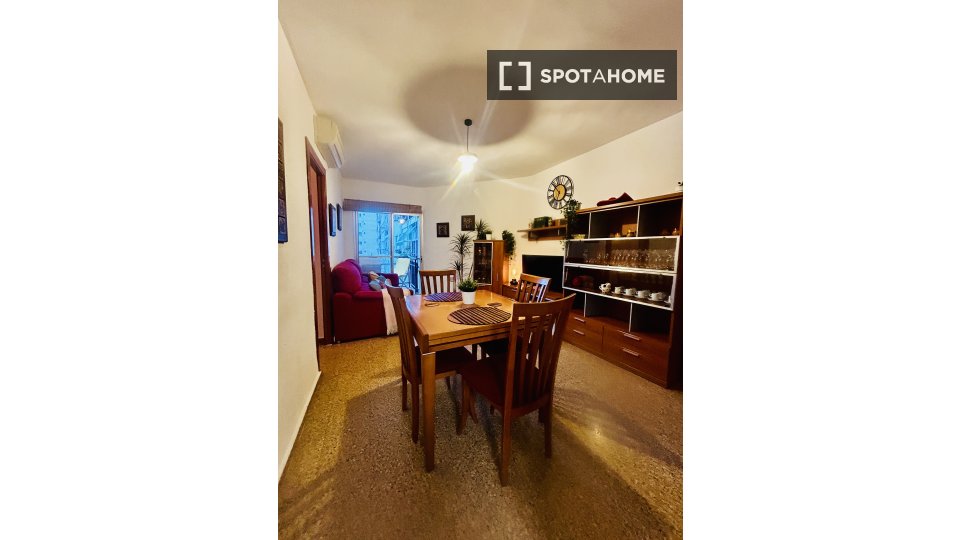 Apartment Valencia, 4 beds, 80m² — photo 22