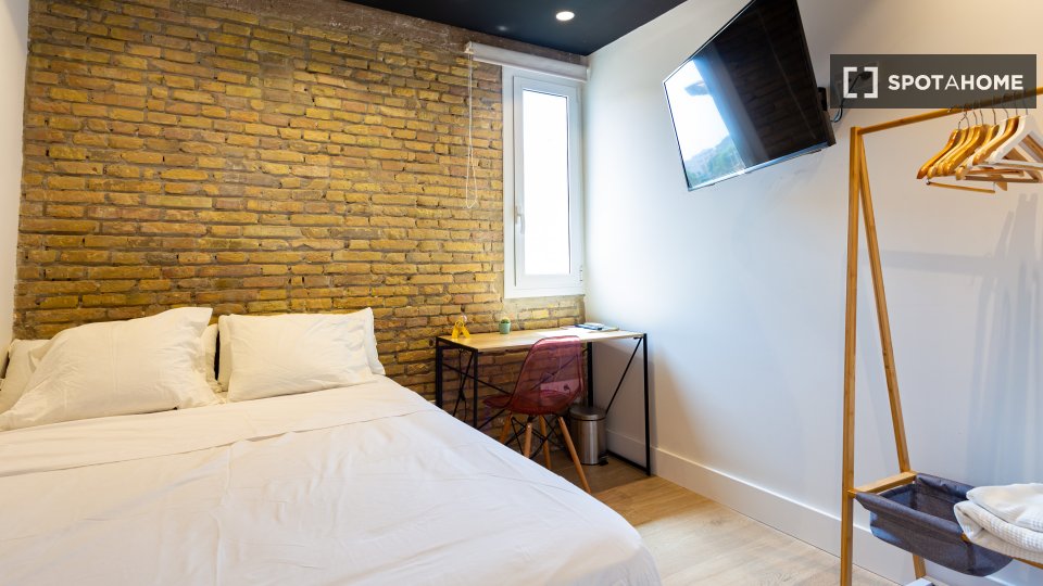 Rooms for rent in 5-bedroom apartment in Valencia - in Valencia