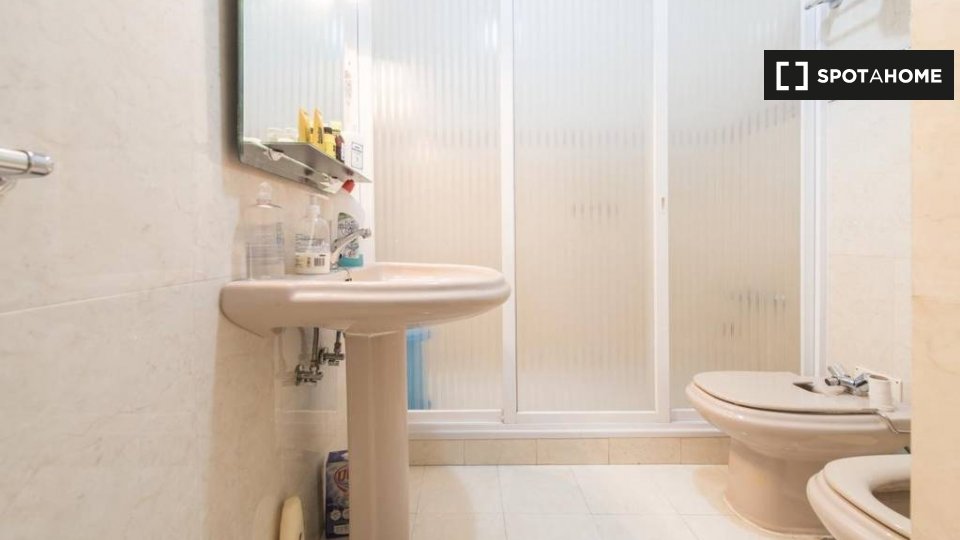 Double room Lisbon, 4 beds, 160m² — photo 12