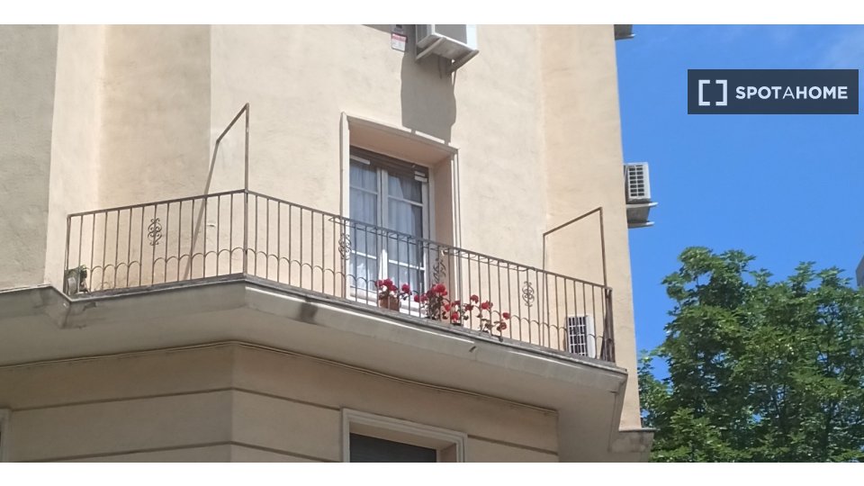 Double room Madrid, 5 beds, 120m² — photo 9