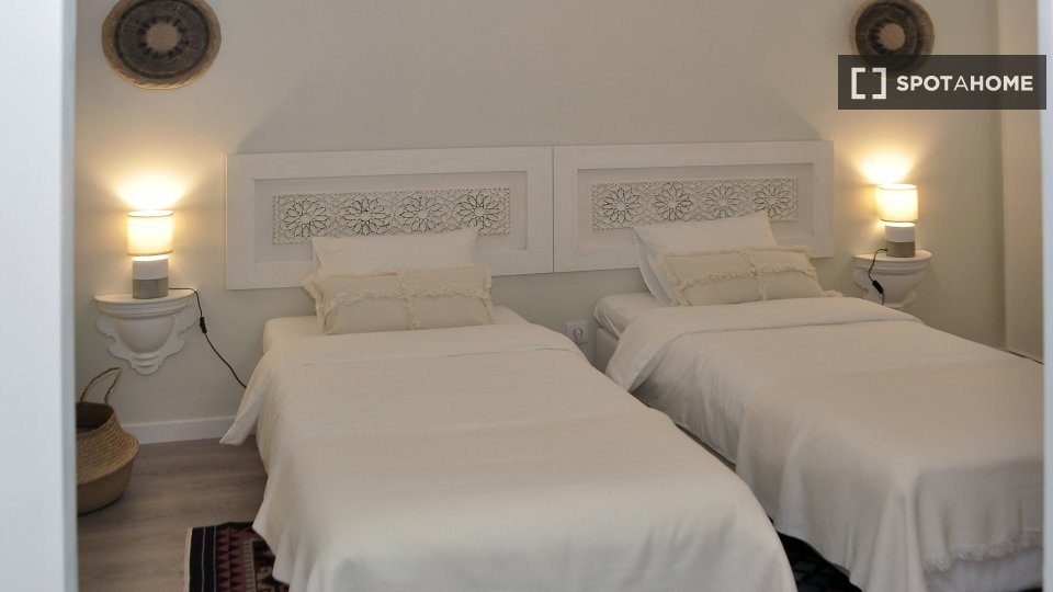 Apartment Lisbon, 2 beds, 90m² — photo 11