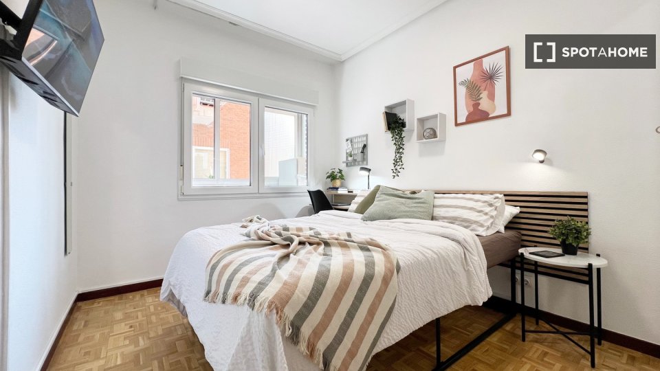 Double room Madrid, 6 beds — photo 16