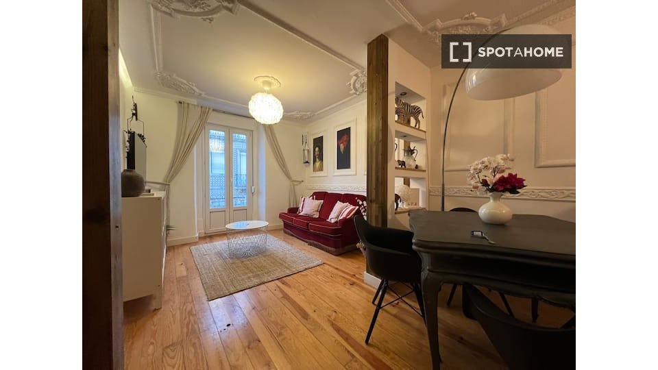 Apartment Lisbon, 2 beds, 75m² — photo 17