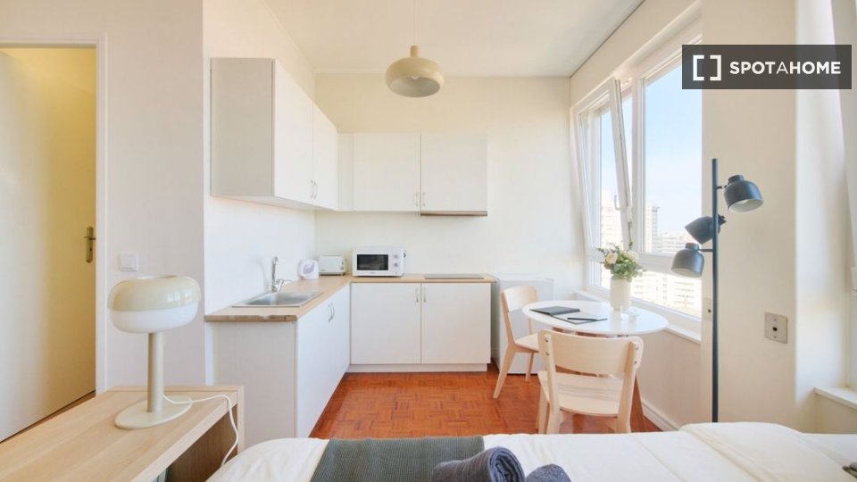Apartment mono Lisbon — photo 11